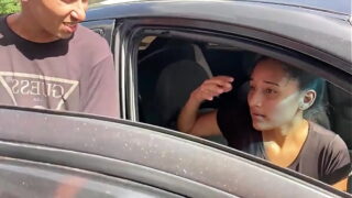 INDIA TETONA PETITE ES FOLLADA A CAMBIO DE LAVAR SU CARRO, POR UN VIEJO PERVERTIDO